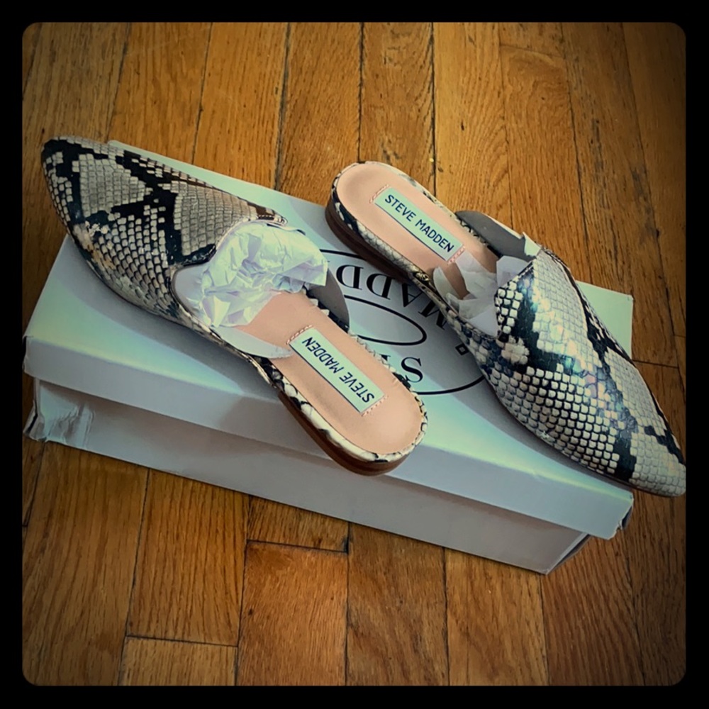 Snake pattern mule  flat sandals